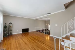 884 Peach Tree Rd, Union Township, NJ 07083 - Photo 5