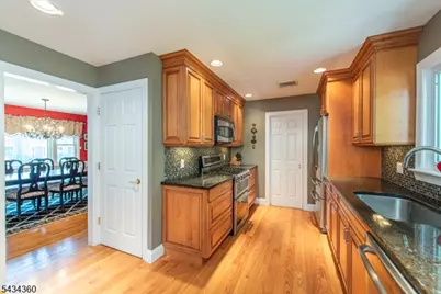 31 Clairview Rd, Parsippany, NJ 07834 - Photo 5