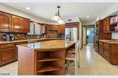 12 Sandalwood Dr, Livingston, NJ 07039 - Photo 15