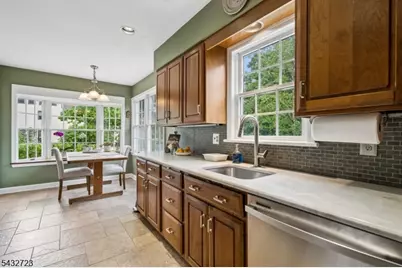 81 Mountain Road, Verona Twp., NJ 07044 - Photo 7