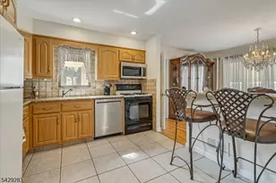 40 Catherine Ct, Cedar Grove, NJ 07009 - Photo 5