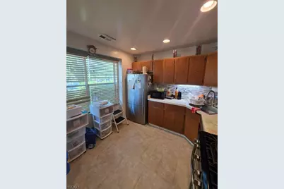 394 Rittenhouse Ct, North Brunswick Township, NJ 08902 - Photo 11