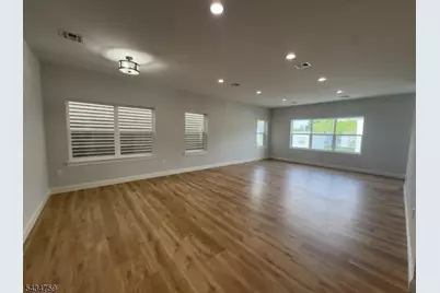 484 S 19th St 2nd Fl, Newark, NJ 07103 - Photo 3