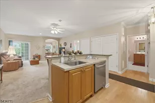 104 Ridgeview Ln, Mount Arlington, NJ 07856 - Photo 9