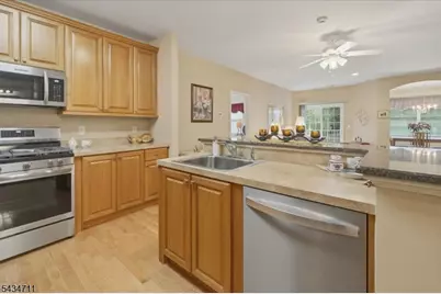 104 Ridgeview Ln, Mount Arlington, NJ 07856 - Photo 5