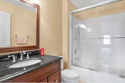11 Queens Ln, Wayne, NJ 07470 - Photo 15