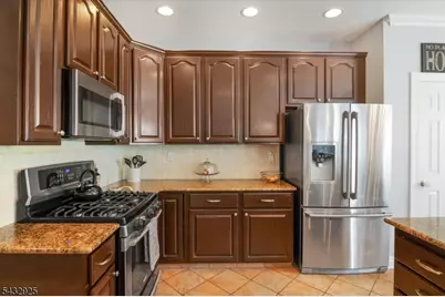 11 Queens Ln, Wayne, NJ 07470 - Photo 9