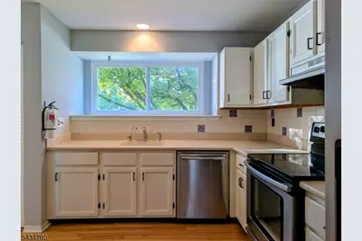 37 Whitehall Ct, Hillsborough Township, NJ 08844 - Photo 5