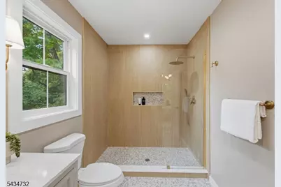 166 Lincoln St, Montclair, NJ 07042 - Photo 17