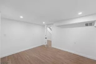 166 Lincoln St, Montclair, NJ 07042 - Photo 29