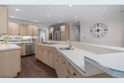 70 Lennon Pl, Clifton, NJ 07013 - Photo 9