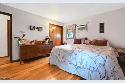 347 Chestnut Ave, South Hackensack Township, NJ 07606 - Photo 19