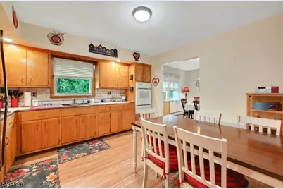 347 Chestnut Ave, South Hackensack Township, NJ 07606 - Photo 7