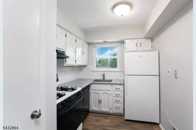 504 Nottingham Way #504, Raritan Township, NJ 08822 - Photo 7