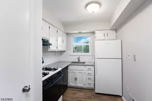 504 Nottingham Way, Raritan Township, NJ 08822 - Photo 7
