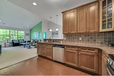 909 Brook Hollow Dr #909, Hanover Township, NJ 07981 - Photo 3