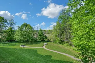909 Brook Hollow Dr, Hanover Township, NJ 07981 - Photo 17