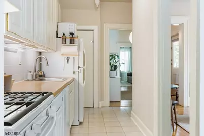 92 Midland Ave #A, Montclair, NJ 07042 - Photo 17
