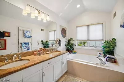 1098 Smith Manor Blvd, West Orange Township, NJ 07052 - Photo 21