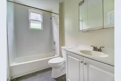 1035 Hunterdon St, Newark, NJ 07112 - Photo 13
