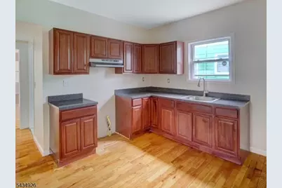 1035 Hunterdon St, Newark, NJ 07112 - Photo 9