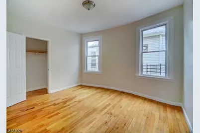 1035 Hunterdon St, Newark, NJ 07112 - Photo 11