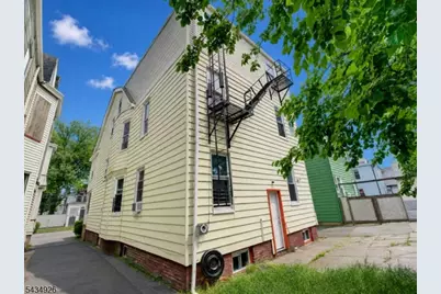 1035 Hunterdon St, Newark, NJ 07112 - Photo 27
