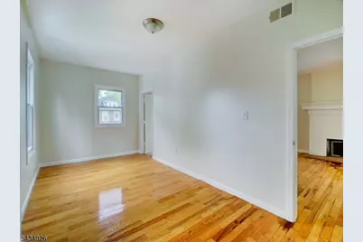 1035 Hunterdon St, Newark, NJ 07112 - Photo 5