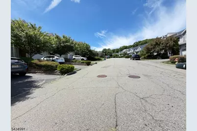 154 Springhill Dr, Parsippany, NJ 07950 - Photo 3
