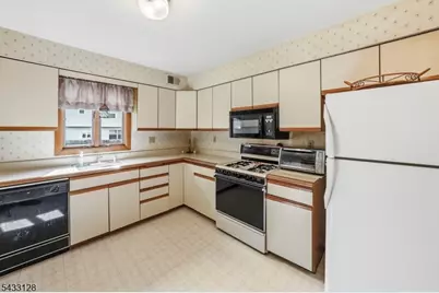 5 N 13th Ave, Manville, NJ 08835 - Photo 5