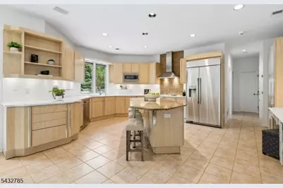 23 Hadrian Dr, Livingston, NJ 07039 - Photo 9