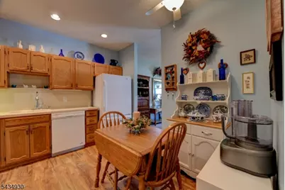 2312 Richmond Rd #312, West Milford, NJ 07480 - Photo 9