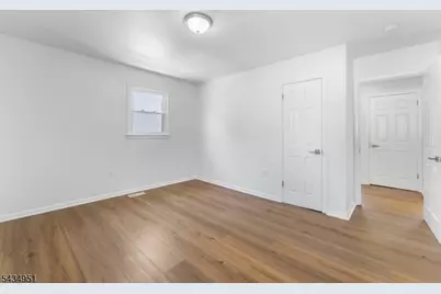 323 S Wood Ave, Linden, NJ 07036 - Photo 9