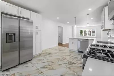 323 S Wood Ave, Linden, NJ 07036 - Photo 3