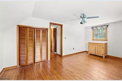 5 Oakwood Ter, Bloomingdale, NJ 07403 - Photo 13