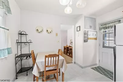 5 Oakwood Ter, Bloomingdale, NJ 07403 - Photo 11