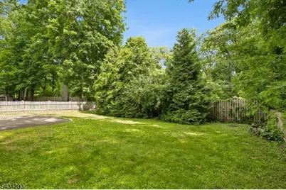 39 Shadylawn Dr, Madison, NJ 07940 - Photo 3