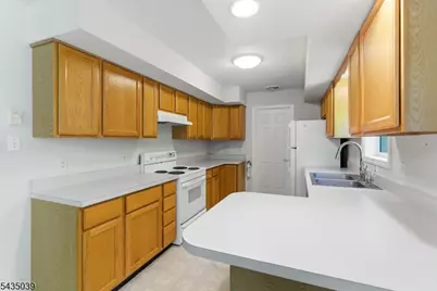 45 Kearney St, Dover, NJ 07801 - Photo 9