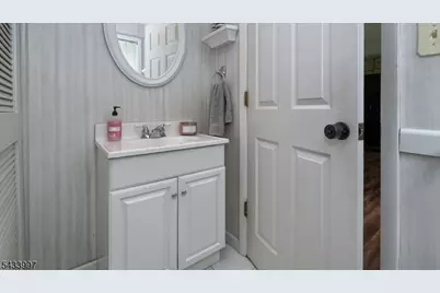 42 Stirling Ln, Wayne, NJ 07470 - Photo 13