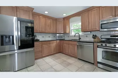 42 Stirling Ln, Wayne, NJ 07470 - Photo 11