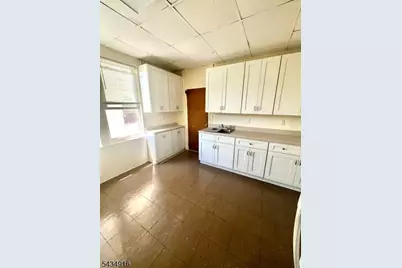 16 Stuyvesant Ave #2R, Newark, NJ 07106 - Photo 5
