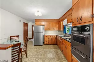 300 Arnold Ave, North Plainfield, NJ 07063 - Photo 9