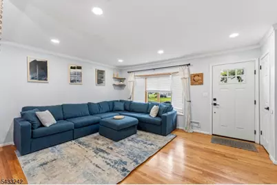 841 Colonial Arms Rd, Union Township, NJ 07083 - Photo 3