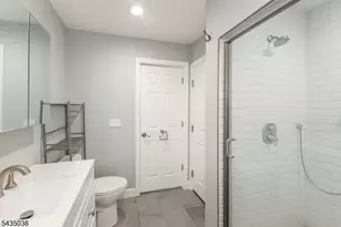 111 McKinley Ave, East Hanover Township, NJ 07936 - Photo 25