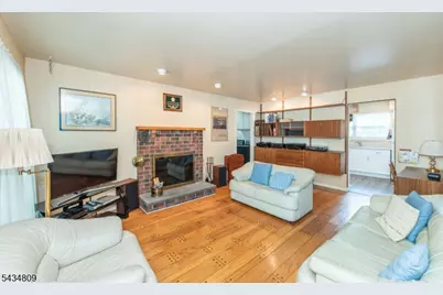 1 Birdseye Cir, Wayne, NJ 07470 - Photo 9