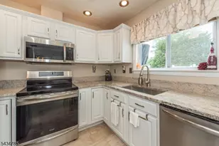 12 Brearly Crescent, Mount Olive, NJ 07836 - Photo 7