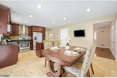 45 Holyoke Ct, Wayne, NJ 07470 - Photo 9