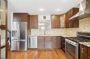 8 Ashley Ct, Franklin Township, NJ 08873 - Photo 7