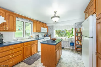 34 Unneberg Ave, Roxbury Township, NJ 07876 - Photo 15