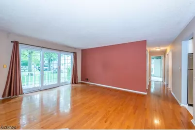 186 Larch Ln, Mahwah, NJ 07430 - Photo 3